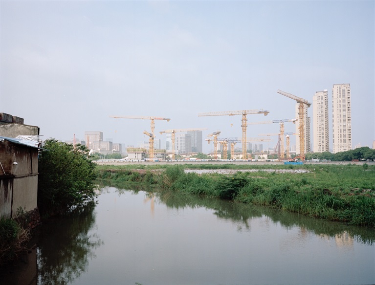 兴建中